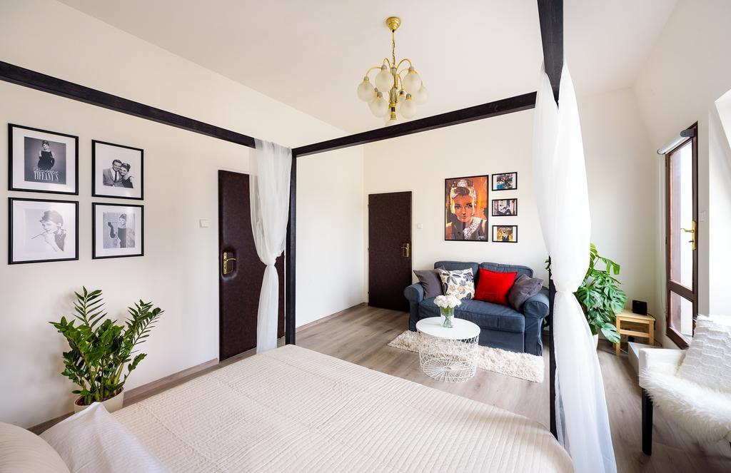 A/C + Terrace Breakfast At Tiffany'S Apartment Prague Exterior photo
